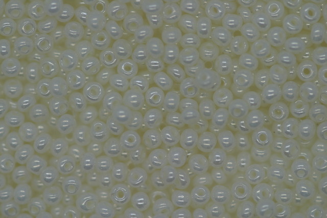 Czech Seed 11/0 CYR Ceylon; Cream 500g